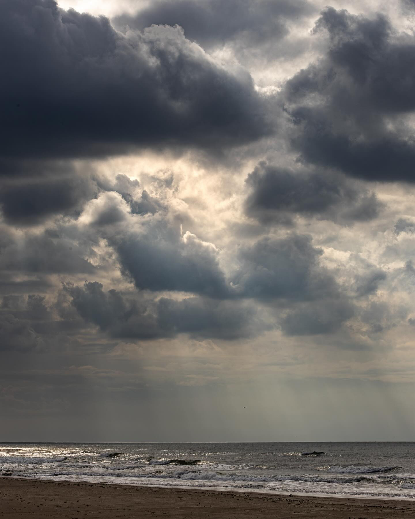 Nature put on a show this afternoon. #canoneosr6markii #eosr6markii #sigma24105art #clouds #sunbeam #godrays #sky_perfection