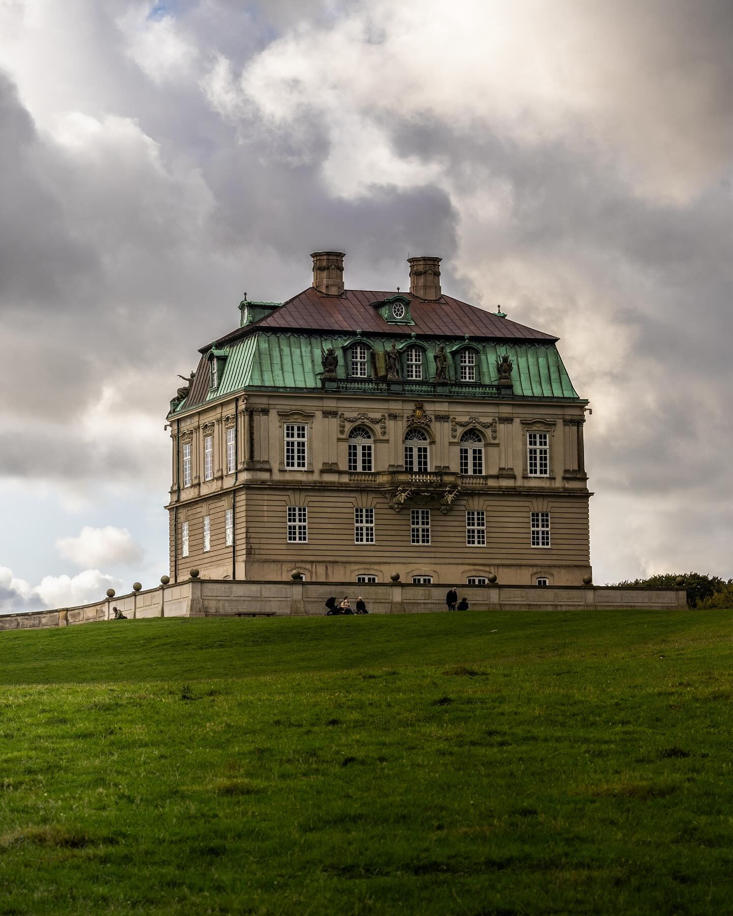 Christian V's humble Hermitage Hunting Lodge (Eremitageslottet), 1734. #canoneosr6markii #eosr6markii #canon100500rf stacked HDR