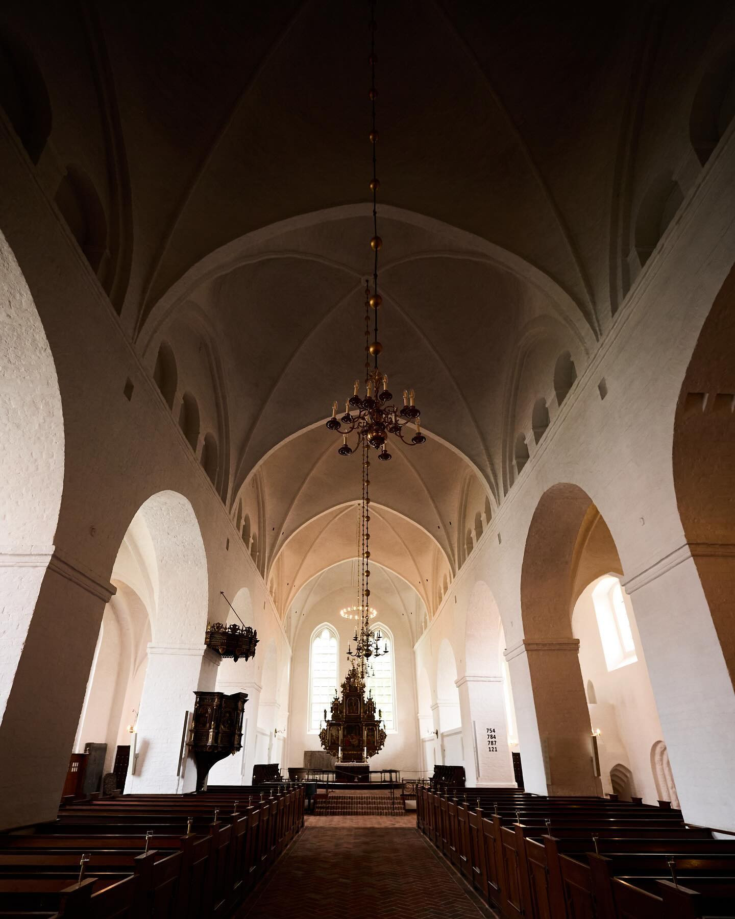 Sct. Catharinæ church in Ribe. Here my parents were married in 1967. #visitribe #canoneosr6markii #eosr6markii #canonrf16mm