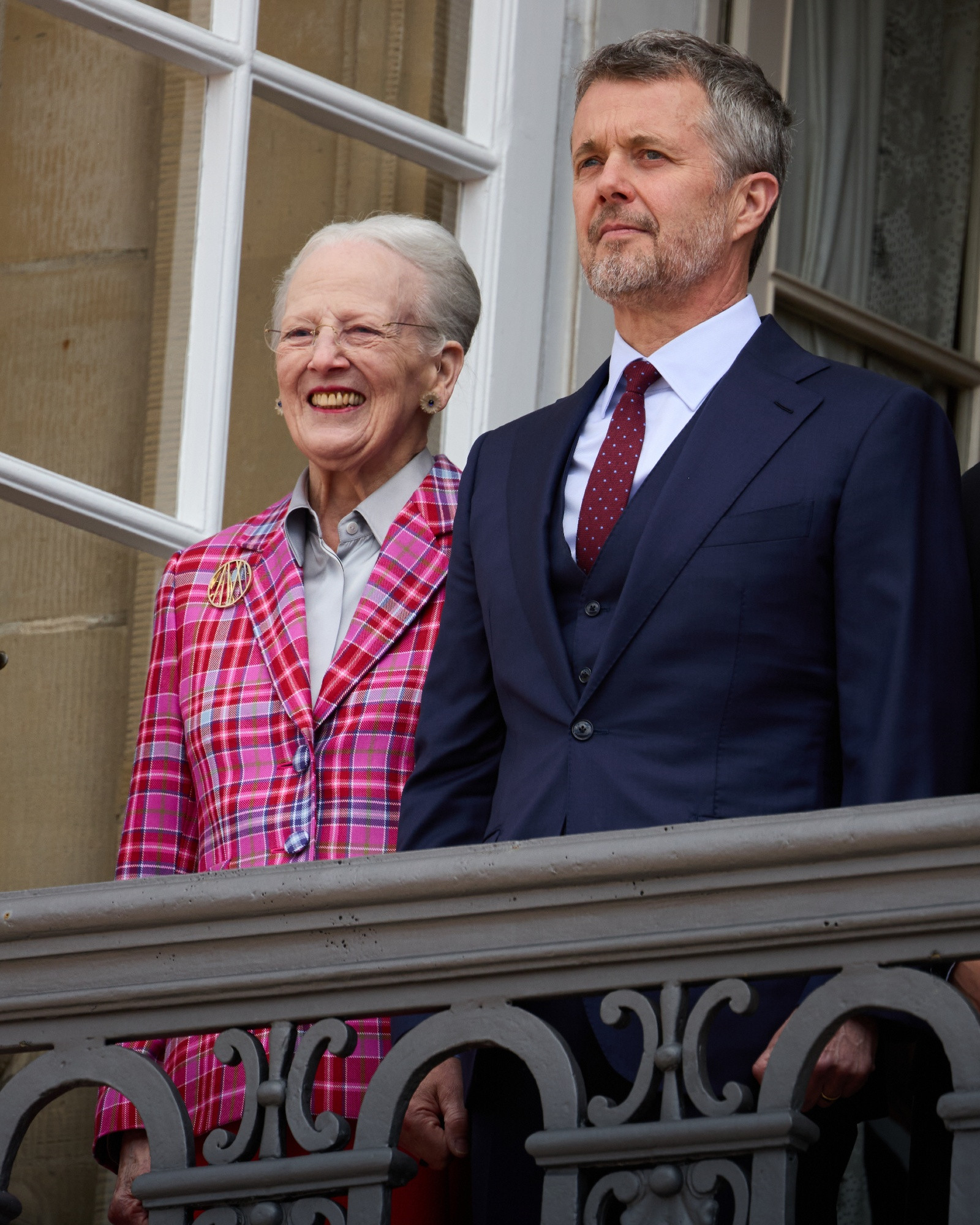 On the balcony of Amalienborg in Copenhagen: King Frederik X of Denmark with his mother, Queen Margrethe II, during the King's Anthem.